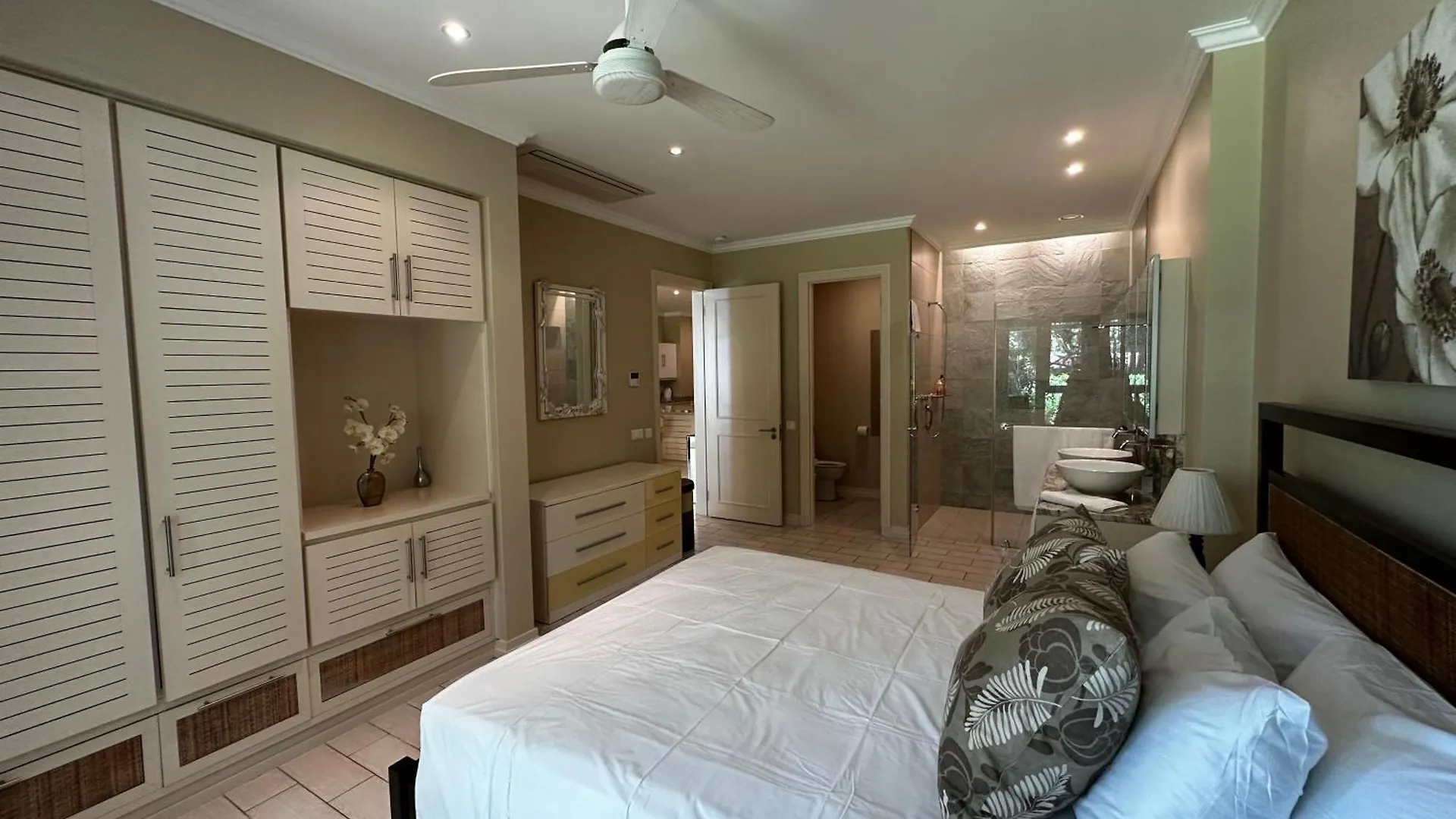 Spas Villas Eden Island Victoria 0*,