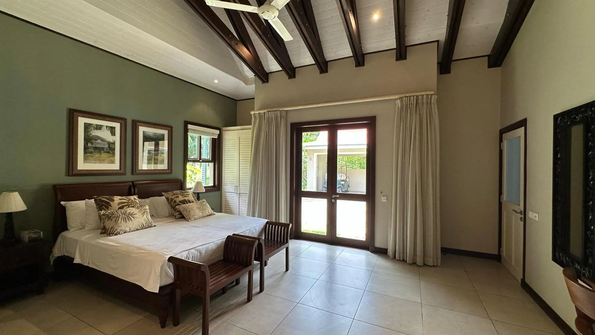 Spas Villas Eden Island Victoria Apartment