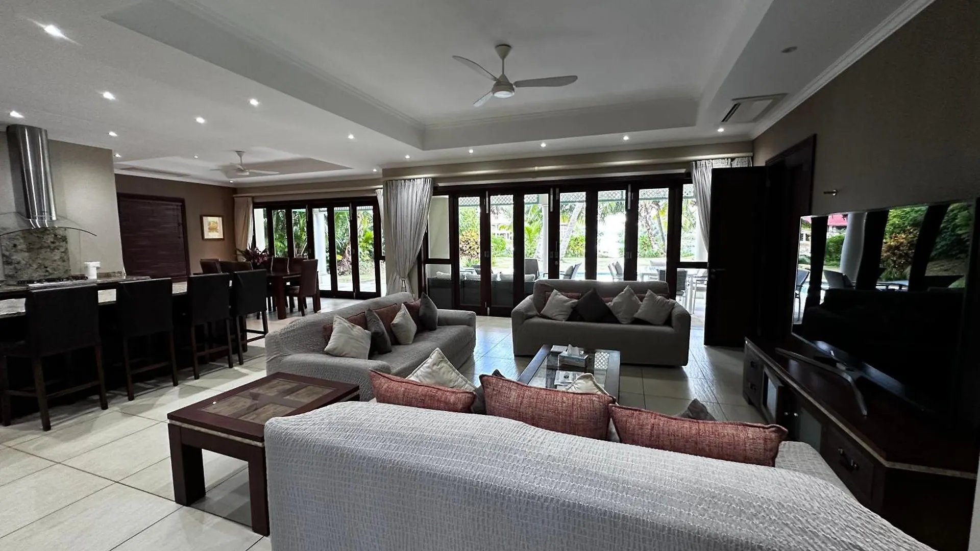 Apartment Spas Villas Eden Island Victoria