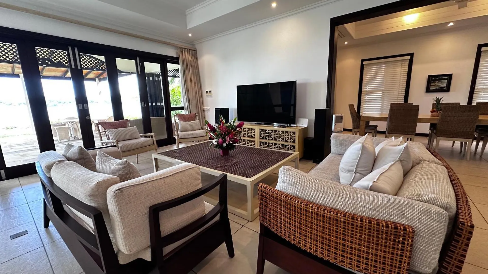 Spas Villas Eden Island Victoria